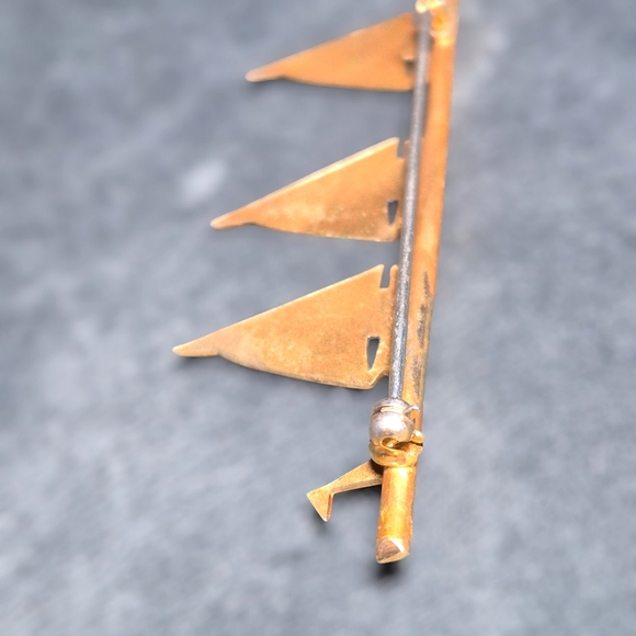 Mid-century Brass long Sail Boats Brooch - Picture 6 of 6